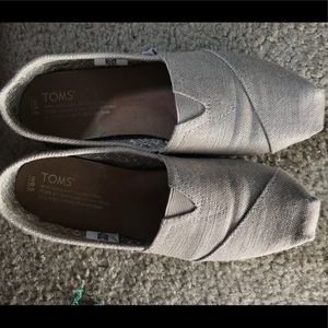 TOMS Metallic Golden Burlap size 6.5